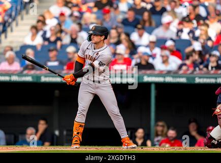 Cleveland, Oh, USA. Juli 2024. Der San Francisco Giants-Fänger Patrick Bailey (14) schlägt gegen die Cleveland Guardians im Progressive Field in Cleveland, OH. San Francisco gewinnt mit 4:2. (Kreditbild: © Walter G. Arce Sr./ASP via ZUMA Press Wire) NUR REDAKTIONELLE VERWENDUNG! Nicht für kommerzielle ZWECKE! Stockfoto