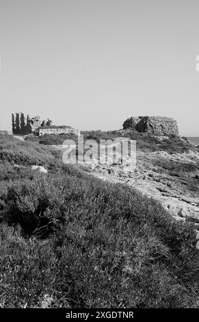 Italien, Sizilien, Puntabraccetto Strand (Provinz Ragusa), Mittelmeer, sizilianische südöstliche felsige Küste Stockfoto