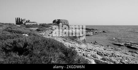 Italien, Sizilien, Puntabraccetto Strand (Provinz Ragusa), Mittelmeer, sizilianische südöstliche felsige Küste Stockfoto