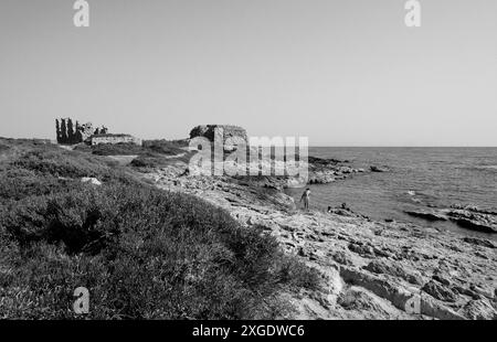 Italien, Sizilien, Puntabraccetto Strand (Provinz Ragusa), Mittelmeer, sizilianische südöstliche felsige Küste Stockfoto