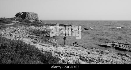 Italien, Sizilien, Puntabraccetto Strand (Provinz Ragusa), Mittelmeer, sizilianische südöstliche felsige Küste Stockfoto