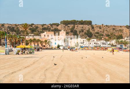 San Vito Lo Capo, Trapani, Italien - 30. September 2016: Blick auf den berühmten Strand von San Vito Lo Capo am mittelmeer. Stockfoto