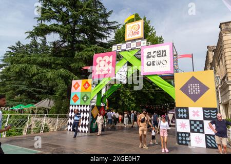 Kutaisi, Georgien - 15. Juni 2024: Kutaisi veranstaltet das Zarzeimi Food Festival mit Unterstützung der Ernährungs- und Landwirtschaftsorganisation der Vereinten Nationen an Stockfoto