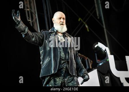 Oslo, Norwegen. Juni 2024. Die englische Heavy-Metal-Band Judas Priest gibt ein Live-Konzert während des norwegischen Musikfestivals Tons of Rock 2024 in Oslo. Hier ist Sänger Rob Halford live auf der Bühne zu sehen. Stockfoto