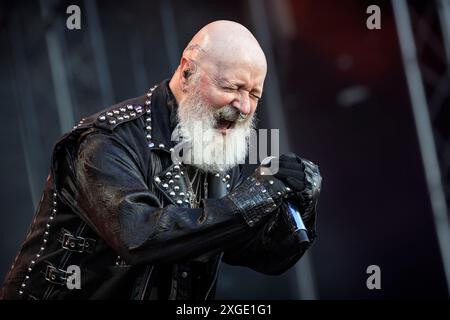 Oslo, Norwegen. Juni 2024. Die englische Heavy-Metal-Band Judas Priest gibt ein Live-Konzert während des norwegischen Musikfestivals Tons of Rock 2024 in Oslo. Hier ist Sänger Rob Halford live auf der Bühne zu sehen. Stockfoto