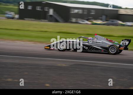 Andover, Hampshire - 8. Juni 2024: FIA Formel 4 Thruxton Qualifying Ella LLOYD JHR Developments Stockfoto