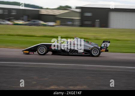 Andover, Hampshire - 8. Juni 2024: FIA Formel 4 Thruxton Qualifying Leo ROBINSON JHR Entwicklungen Stockfoto