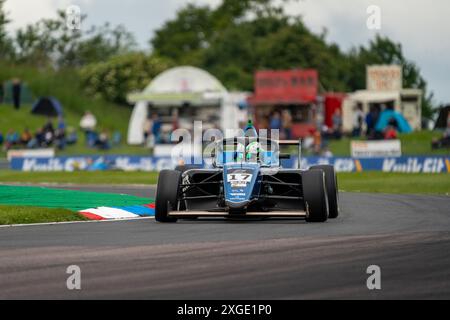 Andover, Hampshire - 8. Juni 2024: FIA Formel 4 Thruxton Qualifying Maxwell DODDS Virtuosi Racing Stockfoto