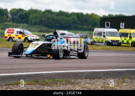 Andover, Hampshire - 8. Juni 2024: FIA Formel 4 Thruxton Qualifying Yuanpu CUI Phinsys von Argenti Stockfoto