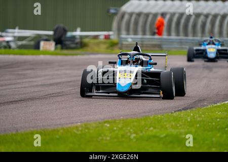 Andover, Hampshire - 8. Juni 2024: FIA Formel 4 Thruxton Qualifying Yuanpu CUI Phinsys von Argenti Stockfoto