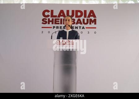 Mexiko-Stadt, Mexiko. Juli 2024. Claudia Sheinbaum Pardo, virtuelle Kandidatin für die Präsidentschaft Mexikos, spricht während einer Pressekonferenz, auf der sie ankündigte, dass sie den Bau von Personenzügen im Norden des Landes fortsetzen werde. Am 8. Juli 2024 in Mexiko-Stadt. (Kreditbild: © Ian Robles/OKULARIS via ZUMA Press Wire) NUR REDAKTIONELLE VERWENDUNG! Nicht für kommerzielle ZWECKE! Quelle: ZUMA Press, Inc./Alamy Live News Stockfoto