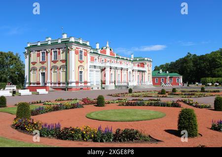 Kadriorg-Palast und Blumengarten mit Springbrunnen in Tallinn, Estland. Stockfoto