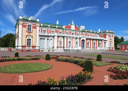 Kadriorg-Palast und Blumengarten mit Springbrunnen in Tallinn, Estland. Stockfoto