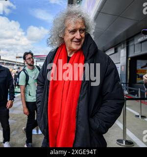 NORTHAMPTONSHIRE, VEREINIGTES KÖNIGREICH. Juli, 24. Queen’s Brian May ist während des Grand Prix 2024 von Qatar Airways auf dem Silverstone Circuit am Sonntag, den 7. Juli 2024 in NORTHAMPTONSHIRE, ENGLAND. Quelle: Taka G Wu/Alamy Live News Stockfoto