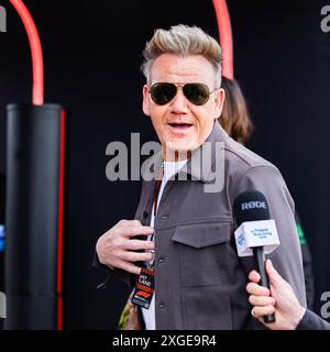 NORTHAMPTONSHIRE, VEREINIGTES KÖNIGREICH. Juli, 24. Gordon Ramsay und seine Tochter Holly Ramsay wurden am Sonntag, den 7. Juli 2024, zum Grand Prix 2024 von Qatar Airways auf dem Silverstone Circuit in NORTHAMPTONSHIRE, ENGLAND, eingeladen. Quelle: Taka G Wu/Alamy Live News Stockfoto