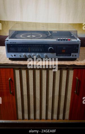 Vintage-Plattenspieler Kassettenradio Sony Entertainment Center Stockfoto