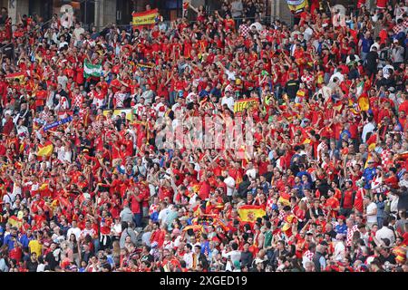 Berlin, Deutschland - 15. Juni 2024: Tribünen des Olympiastadions in Berlin waren mit spanischen Fans während des Gruppenspiels der UEFA EURO 2024 Spanien gegen Kroatien im Olympiastadion in Berlin zu sehen Stockfoto