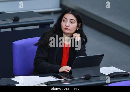 Berlin, Deutschland, 04.07.2024: Deutscher Bundestag: 181. Bundestagssitzung: Reem Alabali-Radovan, SPD, Beauftragte der Bundesregierung für Antirassismus, Staatsministerin für Migration, Flüchtlinge und Integration *** Berlin, 04 07 2024 Deutscher Bundestag 181 Bundestagssitzung Reem Alabali Radovan, SPD, Beauftragte der Bundesregierung für Antirassismus, Staatsministerin für Migration, Flüchtlinge und NachrichtenCopyright: Xdtsxagenturx dts 43354 Stockfoto