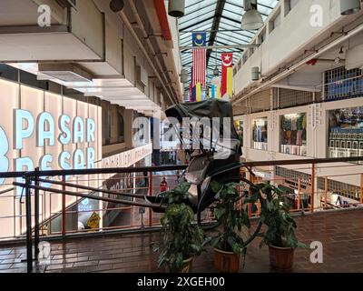 Kuala Lumpur, Malaysia - 13. Februar 2024: Innenansicht des Central Market in Kuala Lumpur, Malaysia. Erbaut 1888 als Markt für feuchte Getränke, Central Mark Stockfoto