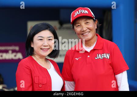 Kanagawa, Japan. Juli 2024. (L-R) Karen Makishima, Reika Utsugi Head Coach (JPN) Softball: Frauen-Softball-Spiel zwischen Japan und den Vereinigten Staaten im Yokohama-Stadion in Kanagawa, Japan. Quelle: Yohei Osada/AFLO SPORT/Alamy Live News Stockfoto