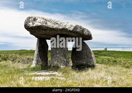 Lanyon Quoit rekonstruierte prähistorische Dolmen-Megalithkammer bildete das nördliche Ende eines Long barrow. In Der Nähe Von Morvah, Cornwall, England Stockfoto