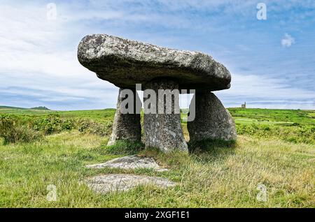 Lanyon Quoit rekonstruierte prähistorische Dolmen-Megalithkammer bildete das nördliche Ende eines Long barrow. In Der Nähe Von Morvah, Cornwall, England Stockfoto