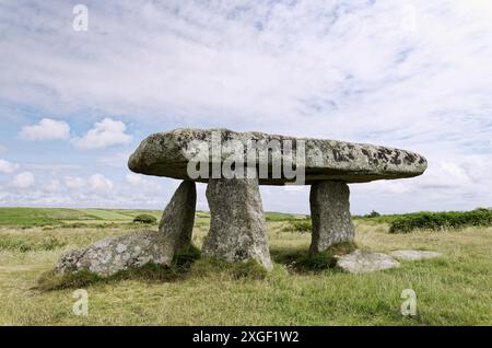 Lanyon Quoit rekonstruierte prähistorische Dolmen-Megalithkammer bildete das nördliche Ende eines Long barrow. In Der Nähe Von Morvah, Cornwall, England Stockfoto