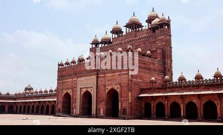 Wunderschöne Innenansicht von Buland Darwaza, erbaut im Jahr 1576 von Kaiser Akbar, um den Sieg einer Schlacht in Gujarat, Jama Masjid, Fatehpur Sikri, Uttar P zu feiern Stockfoto