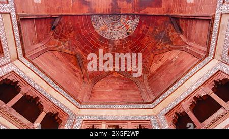 Wunderschönes Inneres von Buland Darwaza, Jama Masjid, Fatehpur Sikri, Uttar Pradesh, Indien. Stockfoto