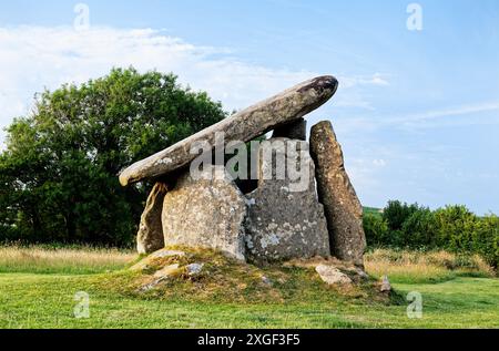 Trethevy Quoit prähistorische Dolmen megalithische Kammer in der Nähe von St Cleer, Cornwall, England. 9 Fuß hoch. Auch bekannt als The Giants House Stockfoto