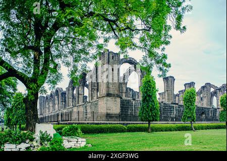 06 06 2008 Vintage Old Bara Kaman ist das unvollendete Mausoleum von Ali Adil Shah II. In Bijapur Karnataka Indien Asien. Stockfoto