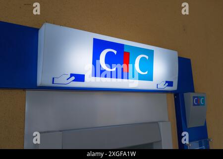 Bordeaux , Frankreich - 06 26 2024 : CIC-Logo-Schild Fassade und Textmarke geldautomat der Agentur-Bankfiliale der französischen Credit Industriel et Commercial Stockfoto