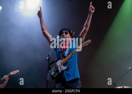 Villafranca Di Verona, Italien. Juli 2024. Tom Morello, Künstlername von Thomas Baptiste Morello, tritt live auf dem Schloss Villafranca für seine Atlas Underground Fire World Tour 2024 in Villafranca di Verona, Italien, am 8. Juli 2024 auf. (Foto: Roberto Tommasini/NurPhoto) Credit: NurPhoto SRL/Alamy Live News Stockfoto