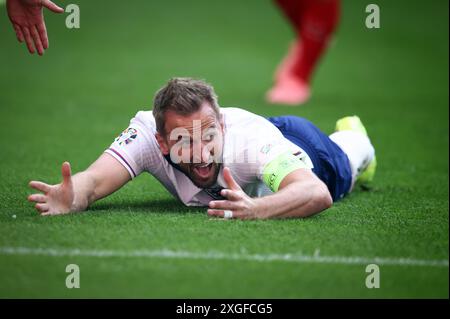 DÜSSELDORF, DEUTSCHLAND - 06. JULI: Harry Kane aus England reagiert beim Viertelfinalspiel der UEFA EURO 2024 zwischen England und der Schweiz am 06. Juli 2024 in Düsseldorf Arena. © diebilderwelt / Alamy Stock Stockfoto