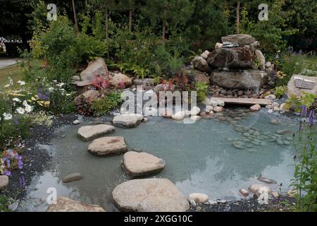 Der Oregon Garden wurde von Sadie May Stowell bei der Hampton Court Flower Show 2024 in London entworfen Stockfoto