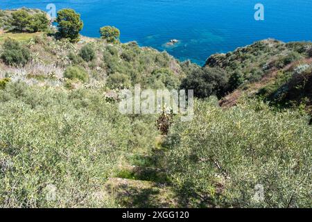 Atemberaubende Aussicht entlang der Küste der Insel Lipari, Äolische Inseln, Italien Stockfoto