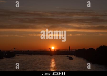 Sonnenaufgangsfotografie in Köln Stockfoto