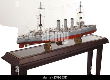 Ein Modell der SMS 'Emden', eines leichten Kreuzers der Deutschen Reichsflotte, komplettes Modell im Maßstab 1:100. Länge 120 cm, FREIGEGEBENE EIGENSCHAFT Stockfoto