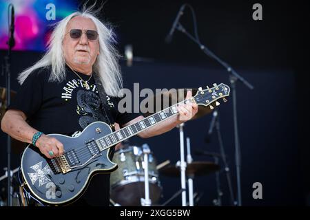 Oslo, Norwegen. Juni 2024. Die englische Rockband Uriah Heep gibt ein Live-Konzert während des norwegischen Musikfestivals Tons of Rock 2024 in Oslo. Hier ist Gitarrist Mick Box live auf der Bühne zu sehen. Stockfoto