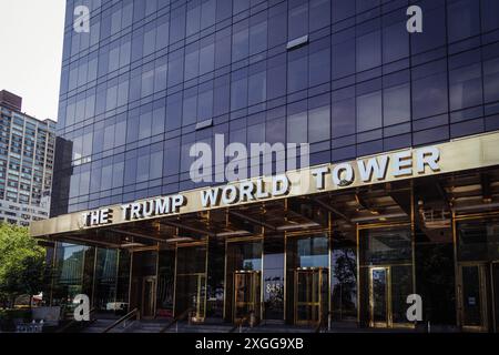 Das Trump World Tower Schild und der Eingang in New York City Stockfoto