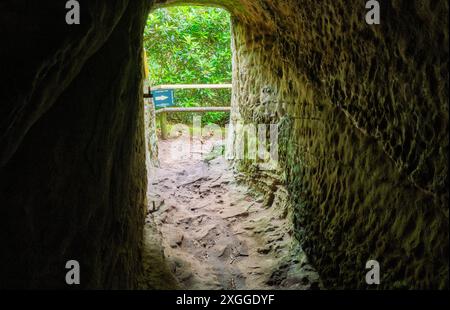 Tunnel am unteren Pfad bei Hawkstone Follies, Hawkstone Park, Weston-under-Redcastle, Shrewsbury, Shropshire Stockfoto