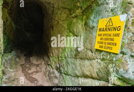 Tunnel am unteren Pfad bei Hawkstone Follies, Hawkstone Park, Weston-under-Redcastle, Shrewsbury, Shropshire Stockfoto