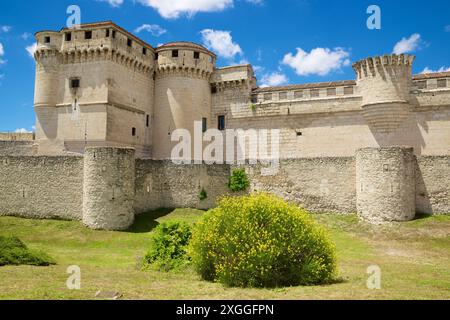 Außenansicht der mittelalterlichen Burg Cuellar, Provinz Segovia, Castilla Leon in Spanien. Stockfoto