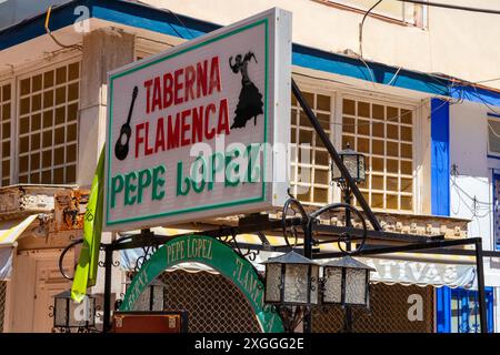 TORREMOLINOS, SPANIEN, Andalusien 21. Mai 2019. Der Eingang zu einem der ältesten Restaurants an der Costa del Sol ist das Taberna Flamenca Pepe Lopez. Verz Stockfoto