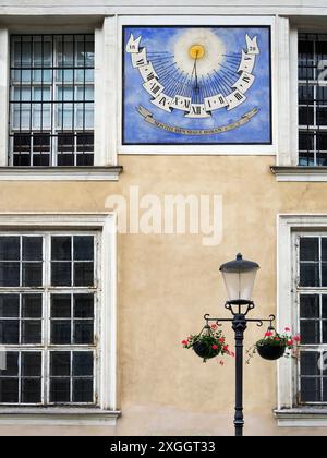 Sonnenuhr an der Fassade der St. Nikolaus Kathedrale Ljubljana Zentral-Slowenien Slowenien Stockfoto