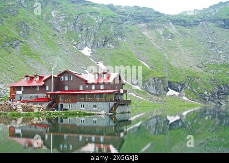 Hotel/Restaurant am Balea See, in der Nähe der Transfagarasan Straße in den Karpaten, Siebenbürgen, Sibiu County, Rumänien Stockfoto