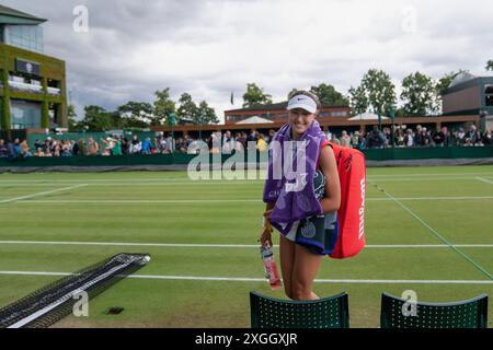 London, Großbritannien. Juli 2024. LONDON, VEREINIGTES KÖNIGREICH - 7. JULI: Renata Jamrichova aus der Slowakei am 7. Tag der Meisterschaft Wimbledon 2024 im All England Lawn Tennis and Croquet Club am 7. Juli 2024 in London, Vereinigtes Königreich. (Foto: Marleen Fouchier/BSR Agency) Credit: BSR Agency/Alamy Live News Stockfoto