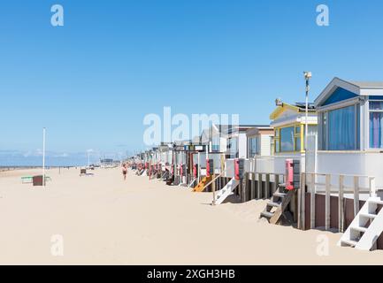 Nordseestrand und Hütten in Egmond aan Zee, Niederlande Stockfoto