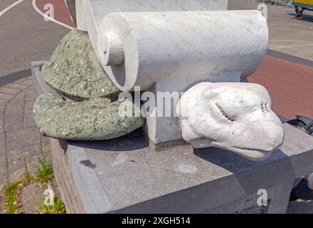 Amsterdam, Niederlande - 16. Mai 2018: Denkmal Grenspaal Steinschildkröte Grenzposten vor dem Rembrandt House Museum. Stockfoto