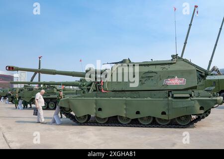 REGION MOSKAU, RUSSLAND - 18. AUGUST 2022: Selbstfahrende 152-mm-Artilleriebülle der 2S33 'Msta-SM' auf dem internationalen militärisch-technischen Forum 'AR Stockfoto